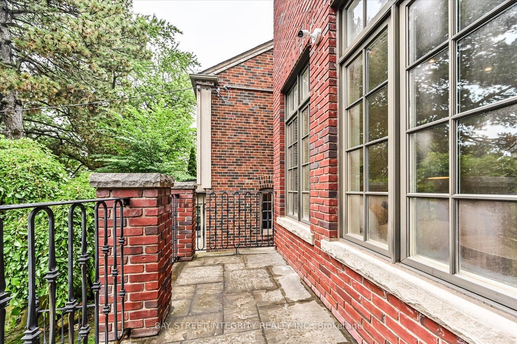 Photo of 5 Westgrove Crescent, Toronto, ON M5N 2S7 (MLS # C14088746)