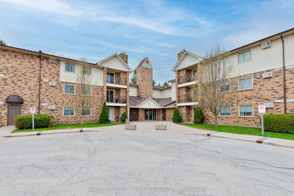 Photo of 440 Welington Street #123, St. Thomas, ON N5R 5X5 (MLS # X13032342)