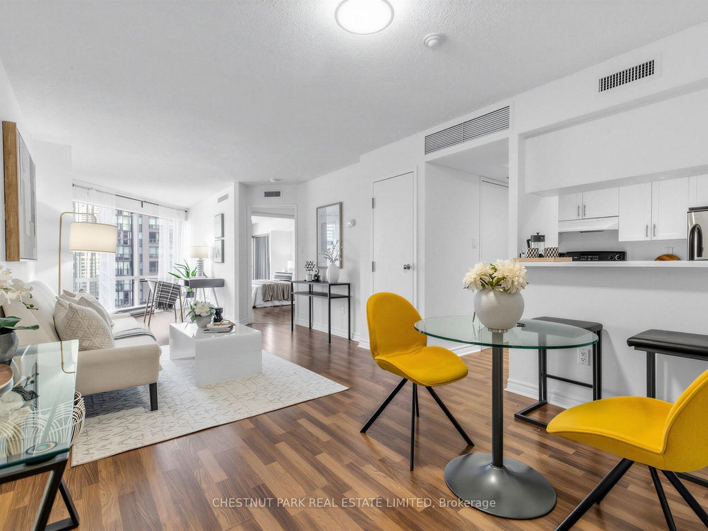 Photo of 1001 Bay Street #1408, Toronto, ON M5S 3A6 (MLS # C13656656)