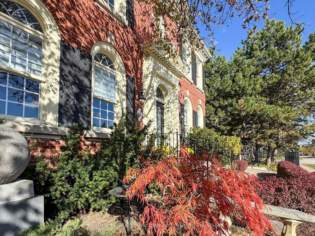 Photo of 68 Regent Street, Richmond Hill, ON L4C 9C5 (MLS # N12521306)