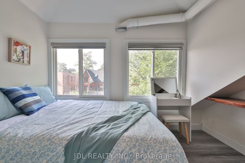 5 Sorauren Avenue 7 Toronto ON M6R 2C6