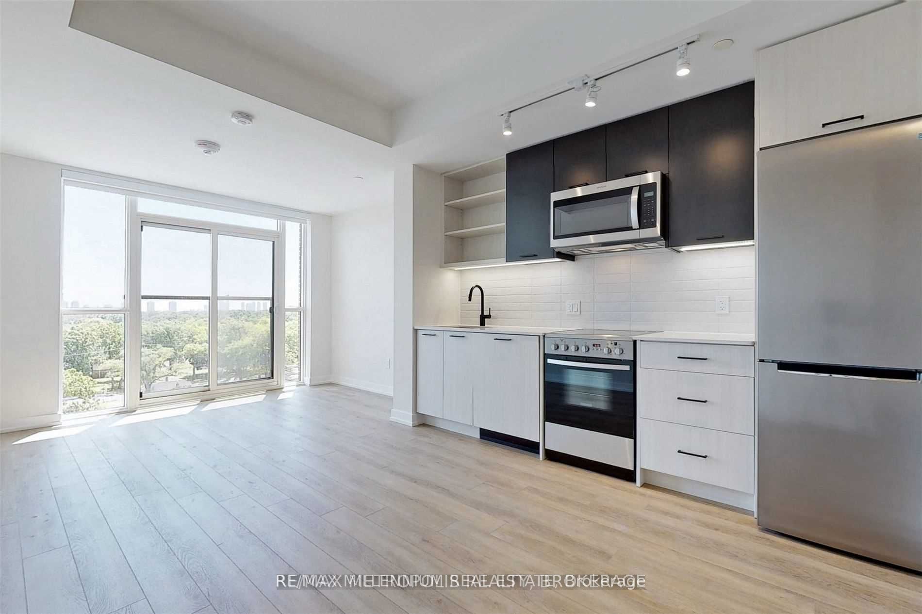 2300 St Clair Avenue W 807