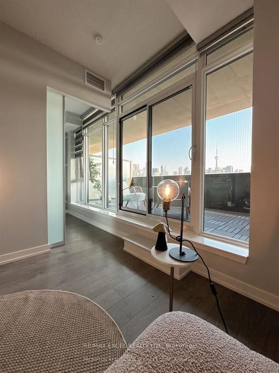 297 College Street 503