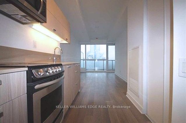 290 Adelaide Street W 2709