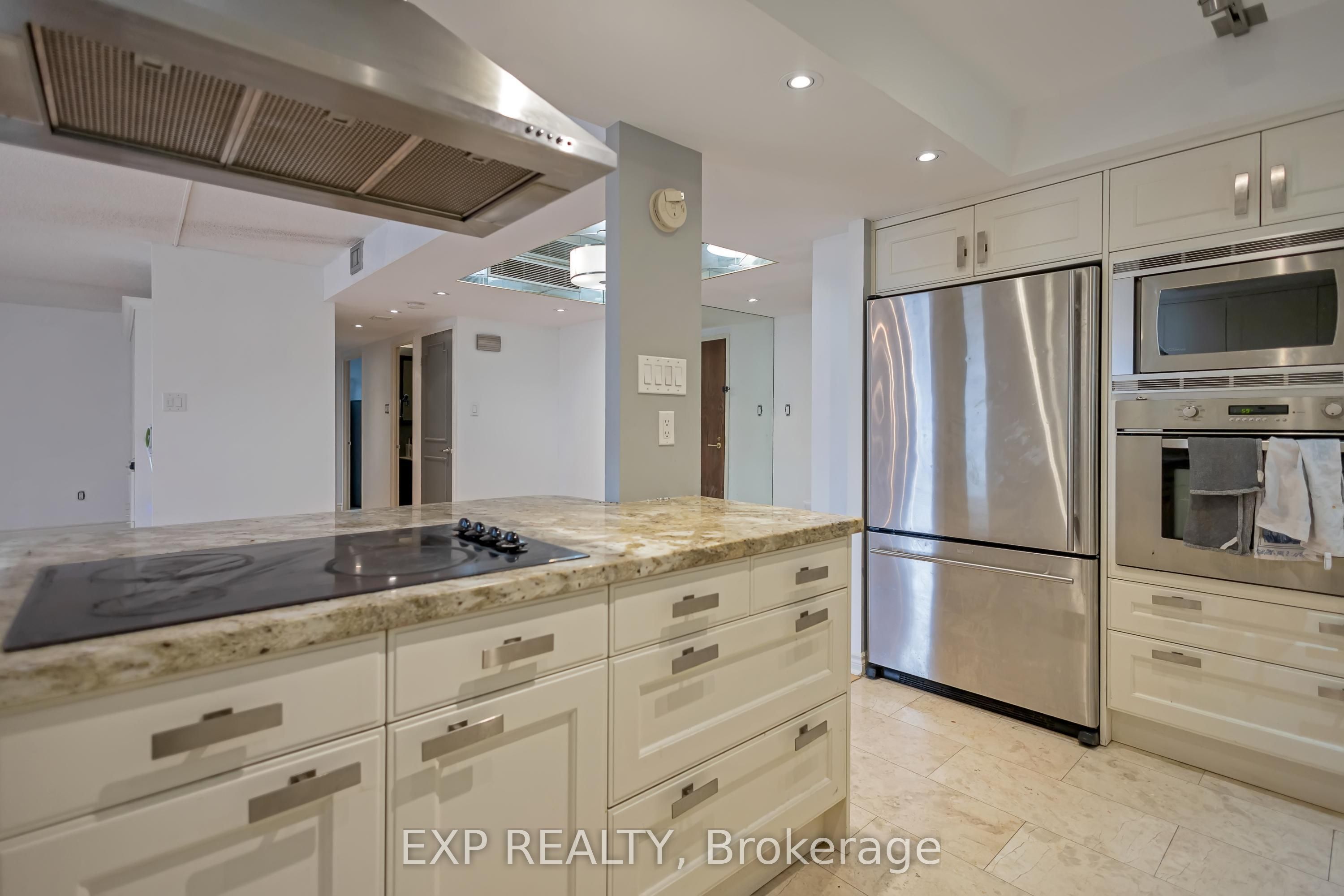 900 Yonge Street 601