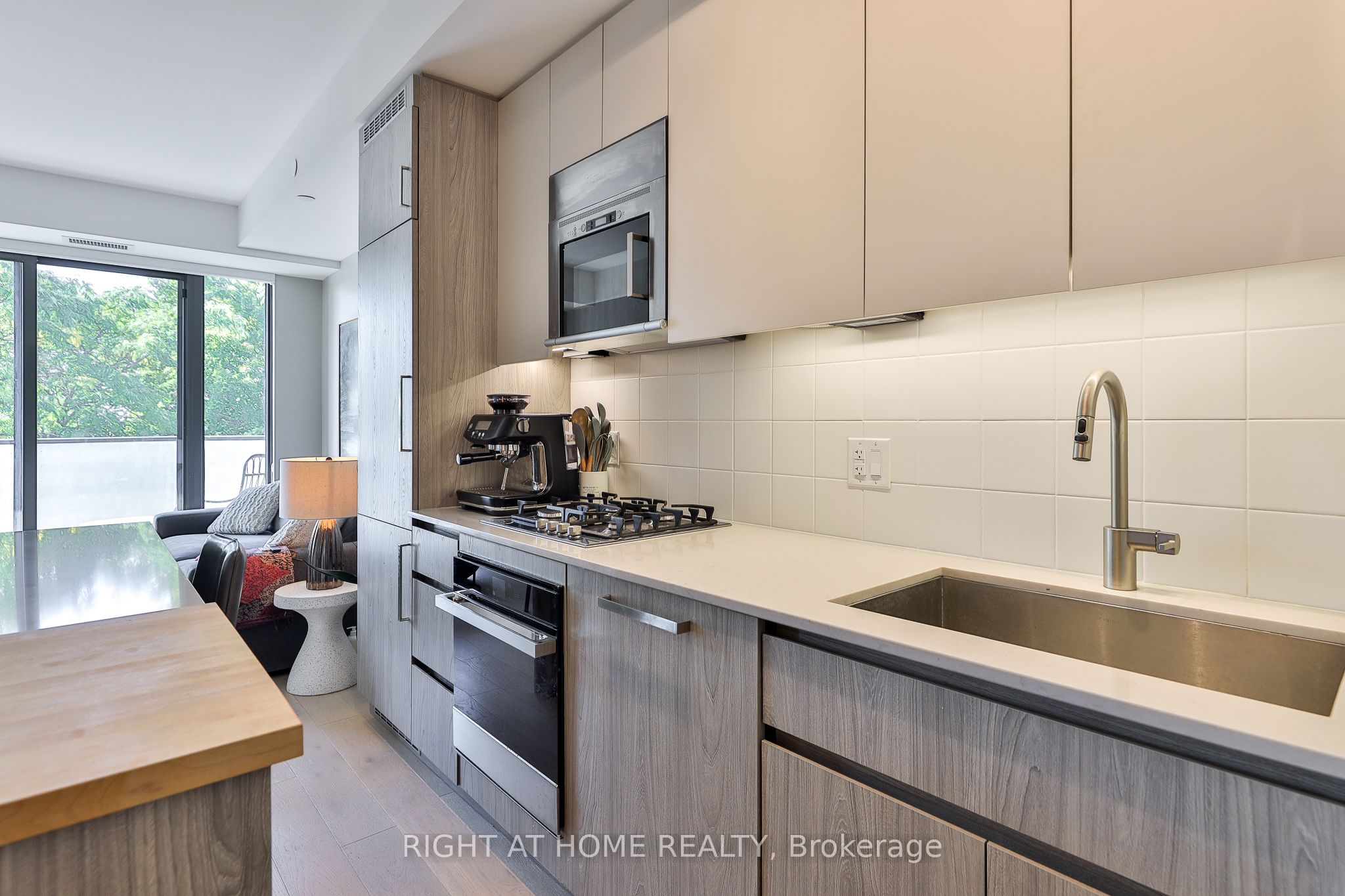 430 Roncesvalles Avenue 410