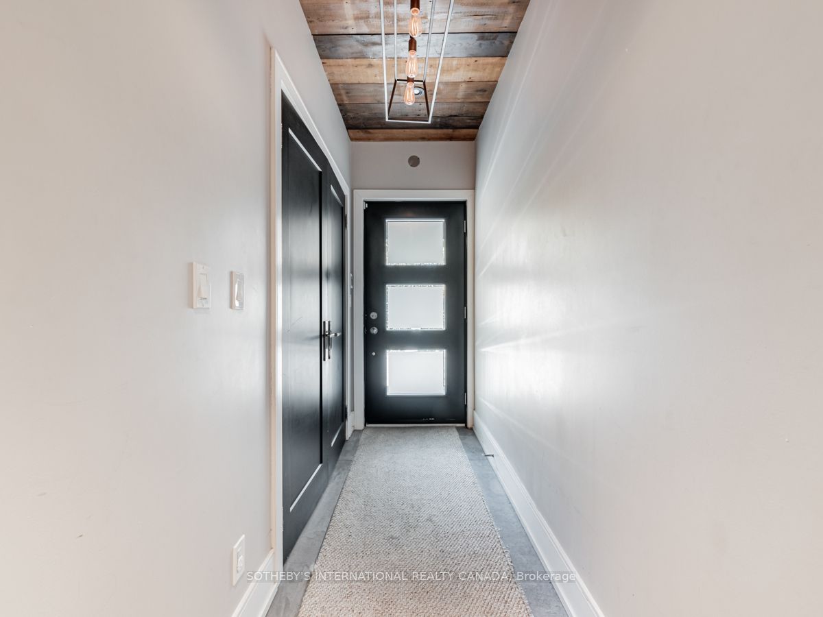 669 Euclid Avenue Upper Unit