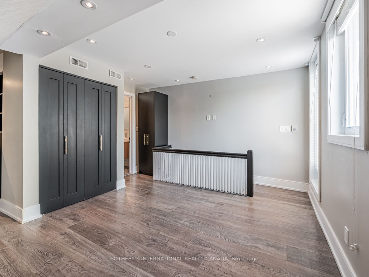 669 Euclid Avenue Upper Unit