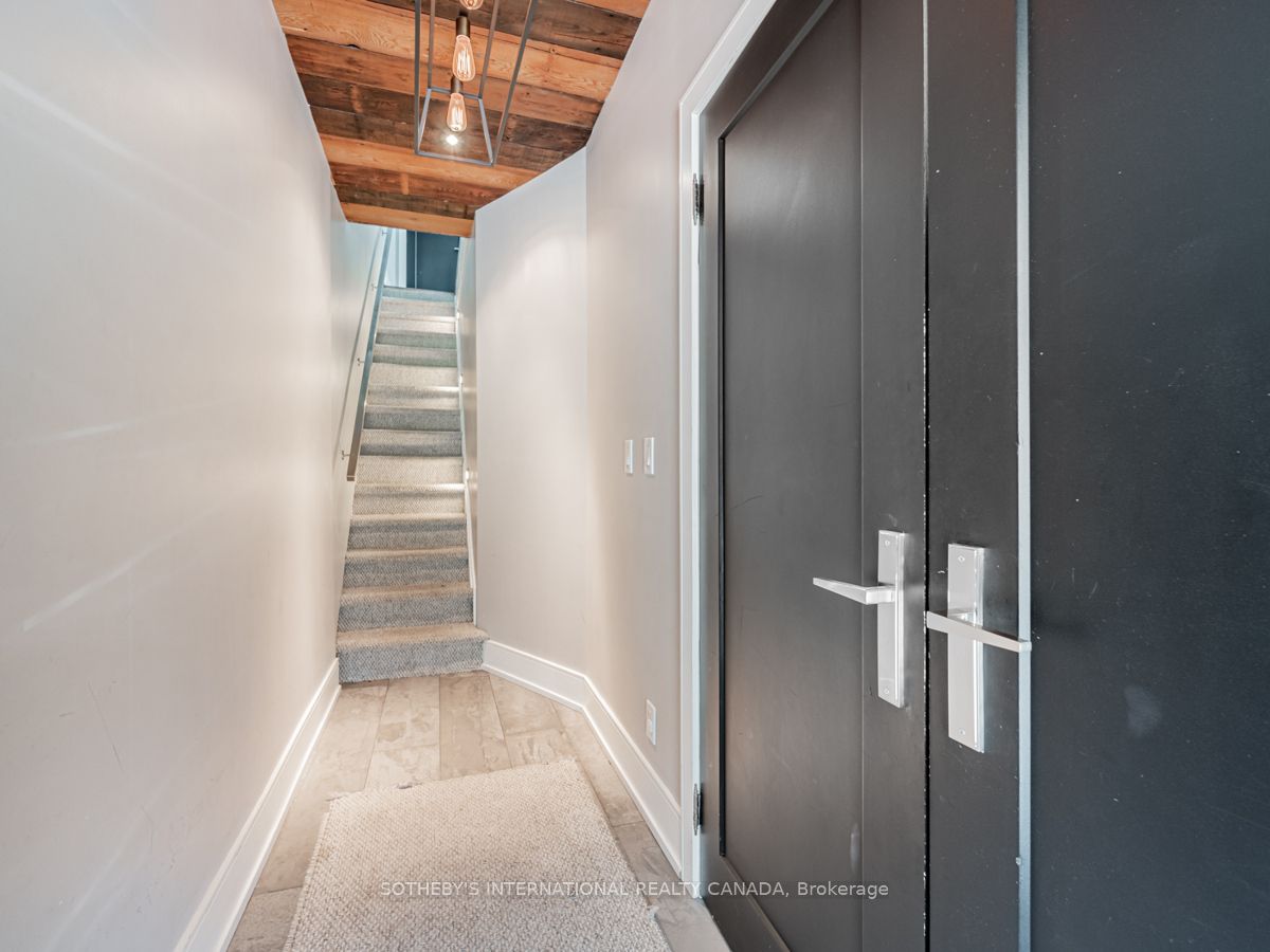 669 Euclid Avenue Upper Unit