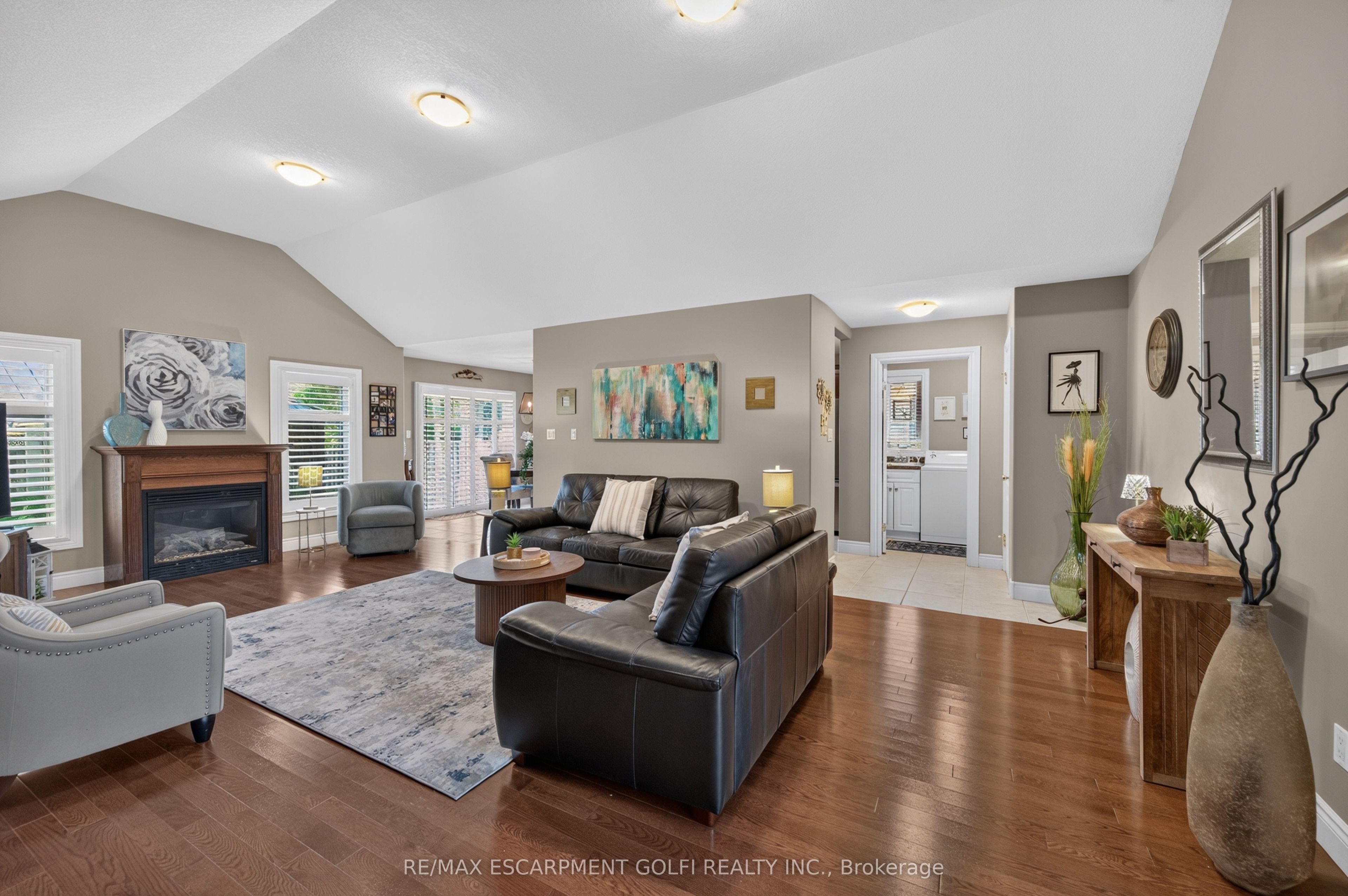 108 WILLOWDALE Crescent