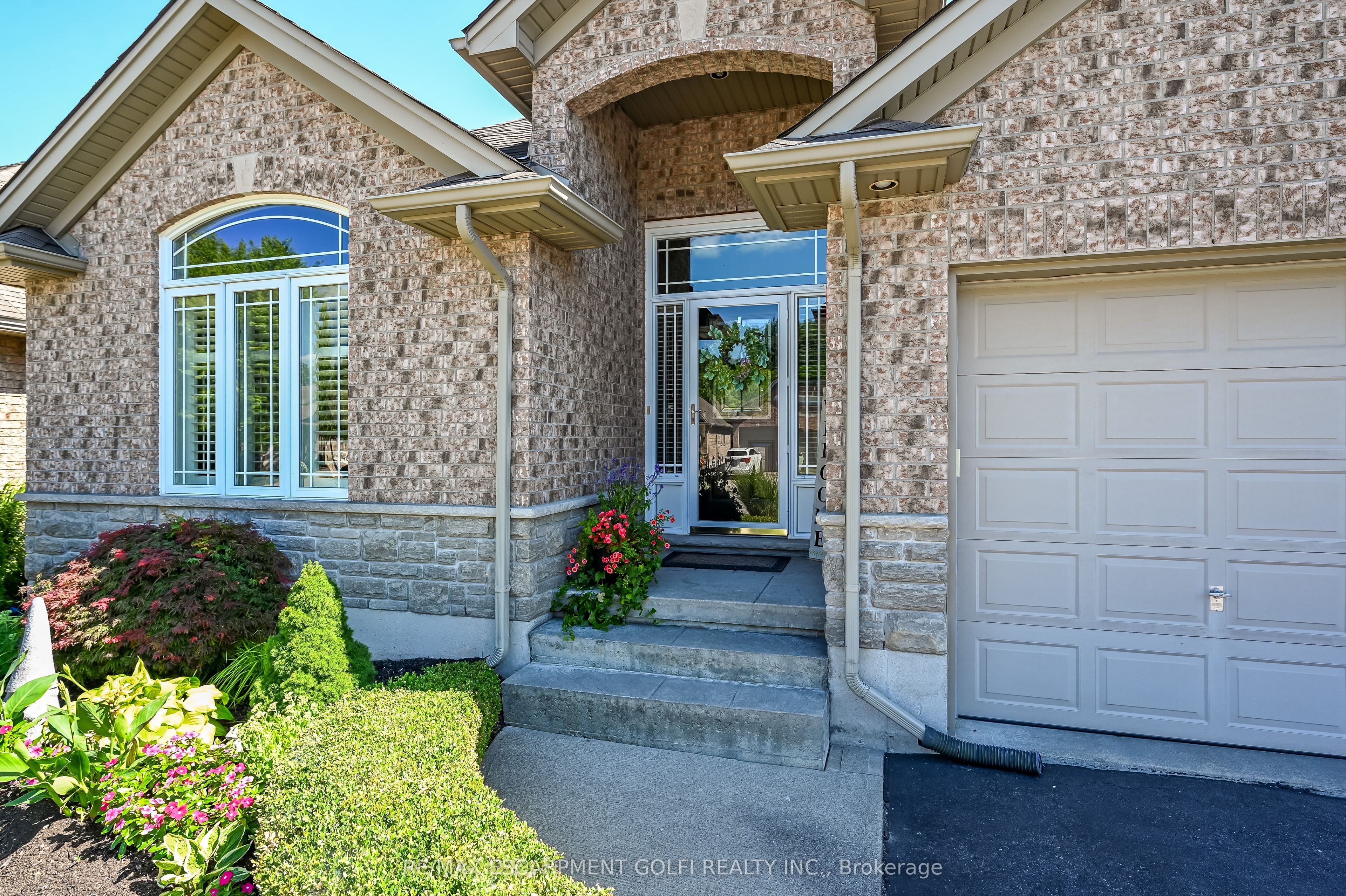 108 WILLOWDALE Crescent