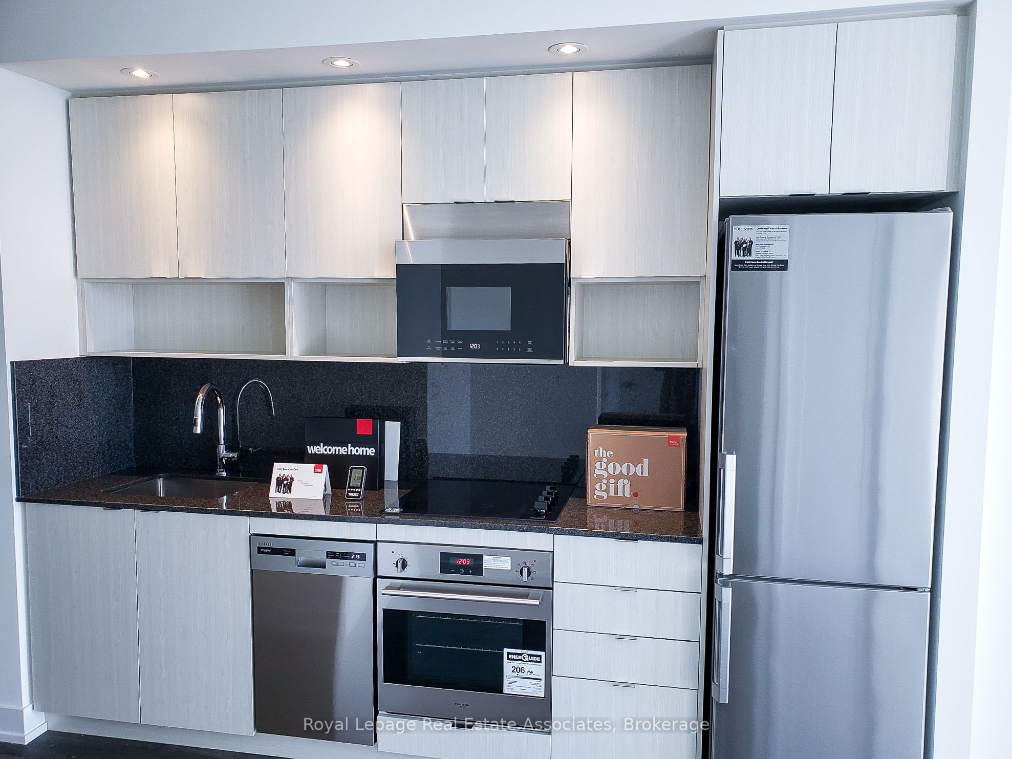 9 Mabelle Avenue PH15