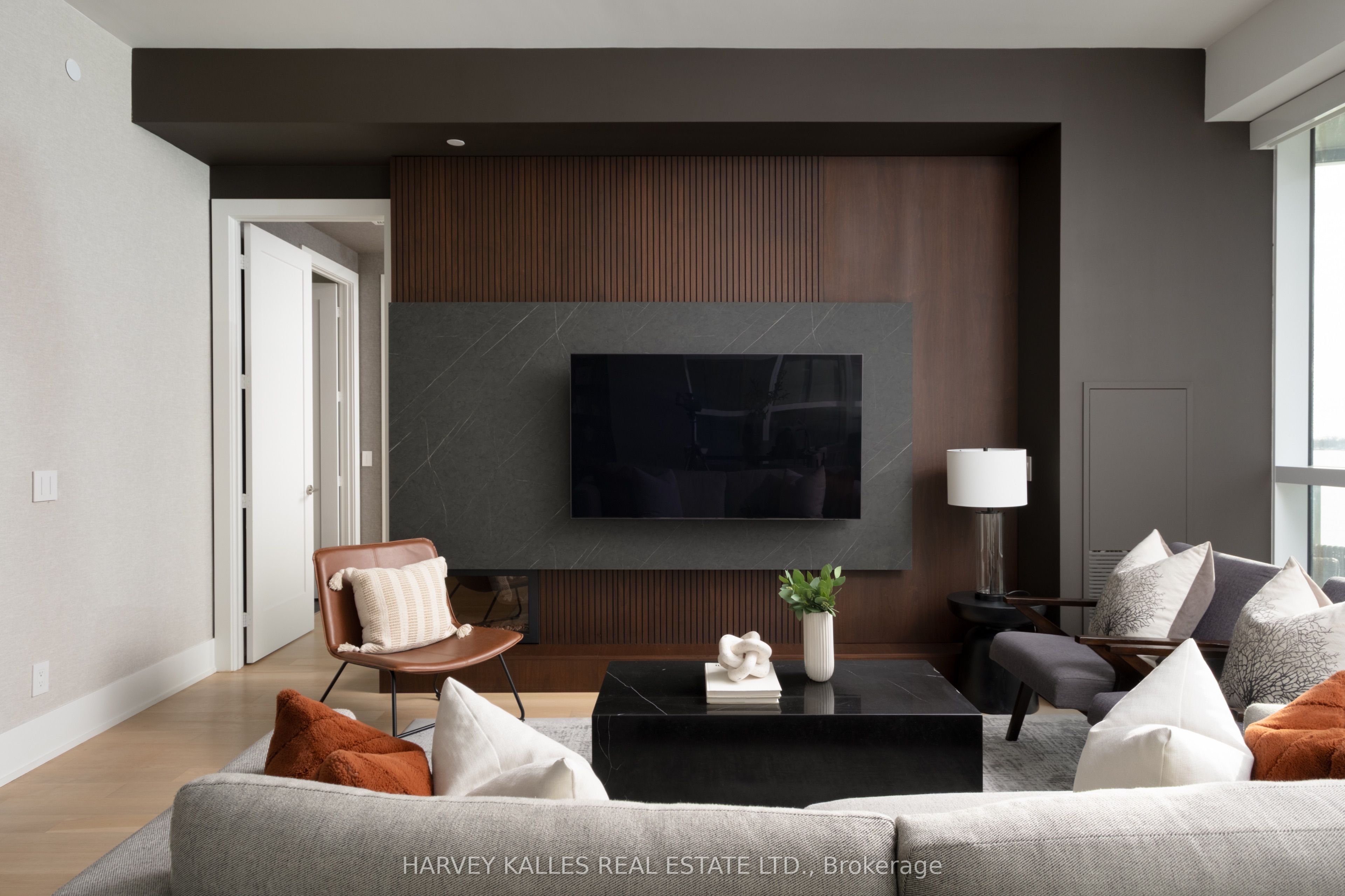 55 Merchants' Wharf N/A 926