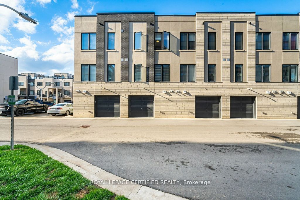 Photo of 1095 Cooke Boulevard #31, Burlington, ON L7T 0C4 (MLS # W12740268)