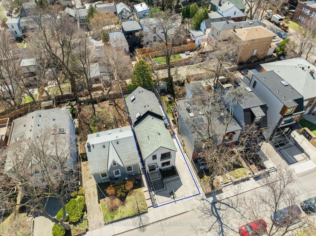 Photo of 7 Ivy Avenue, Toronto, ON M4L 2H6 (MLS # E12575204)