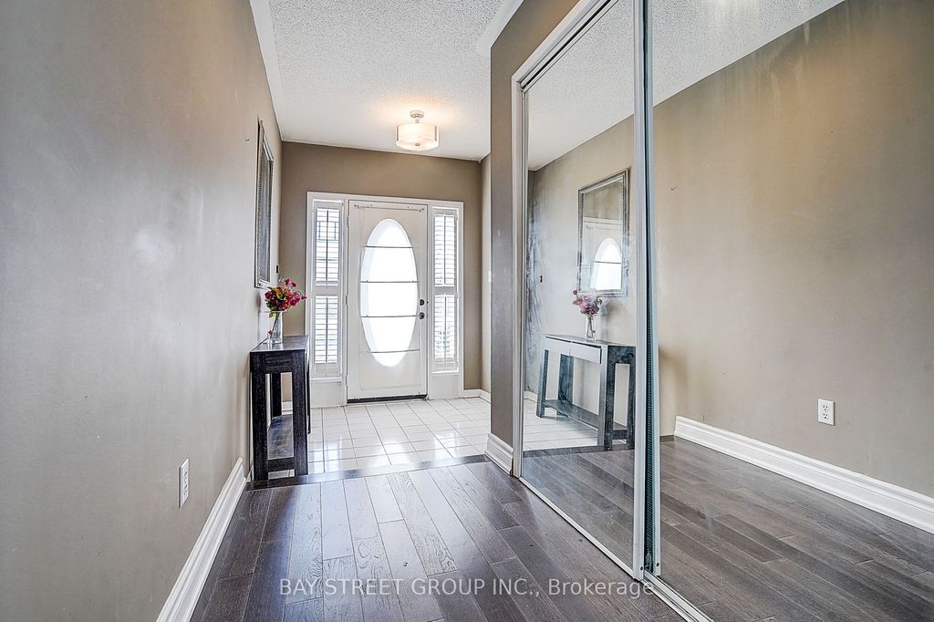 Photo of 68 Woodroof Crescent, Aurora, ON L4G 7H4 (MLS # N12799112)