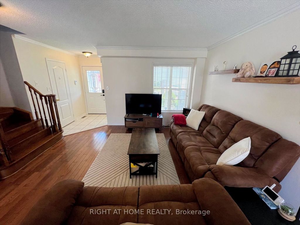 Photo of 10 Charleswood Circle, Brampton, ON L7A 1Z1 (MLS # W13086260)