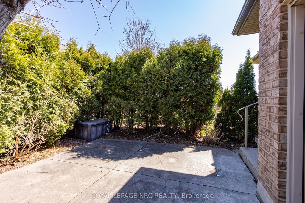 Photo of 6 Muirfield Trail, Welland, ON L3B 6G7 (MLS # X12606860)