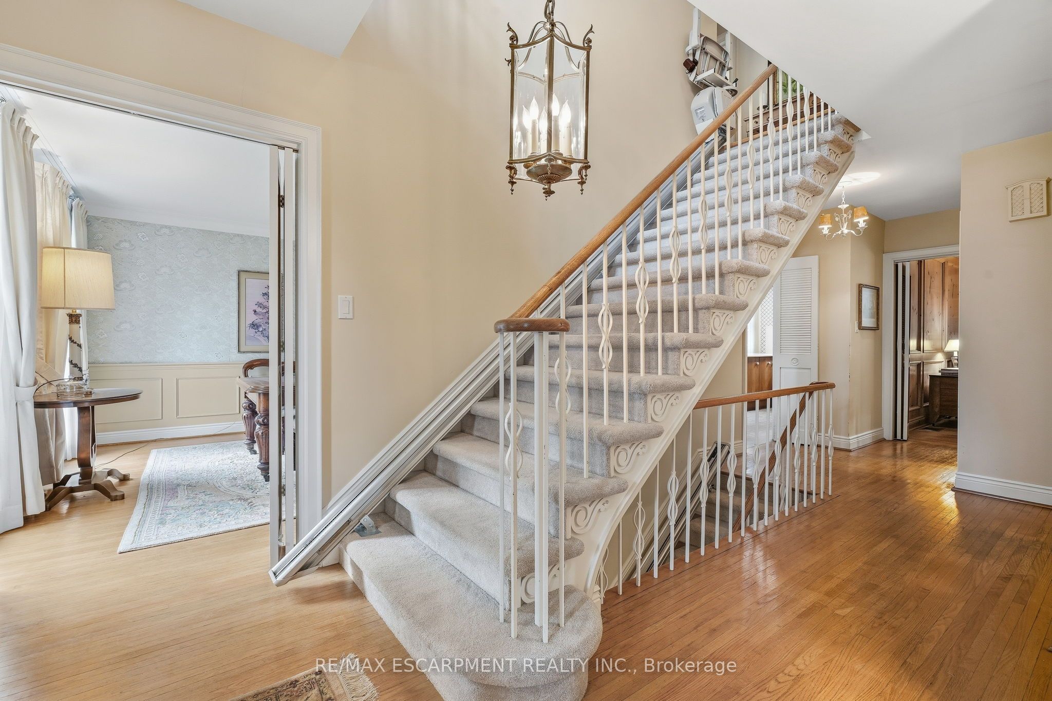 152 BRECKONDALE Court