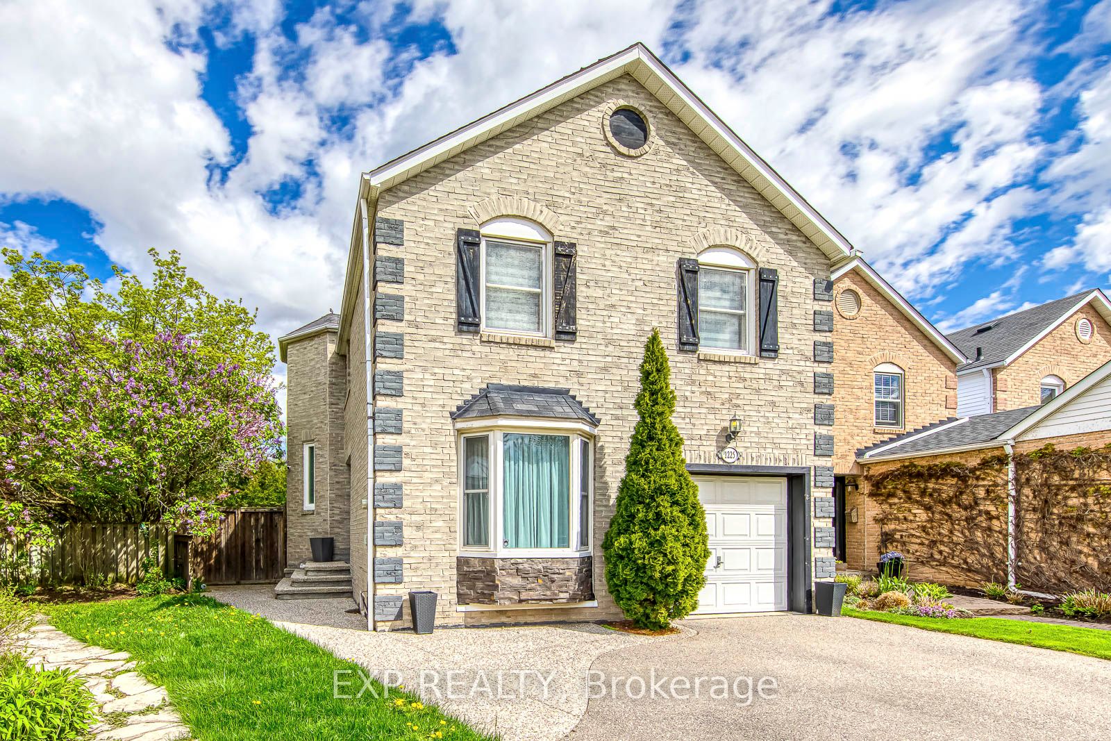1225 Hedgestone Crescent