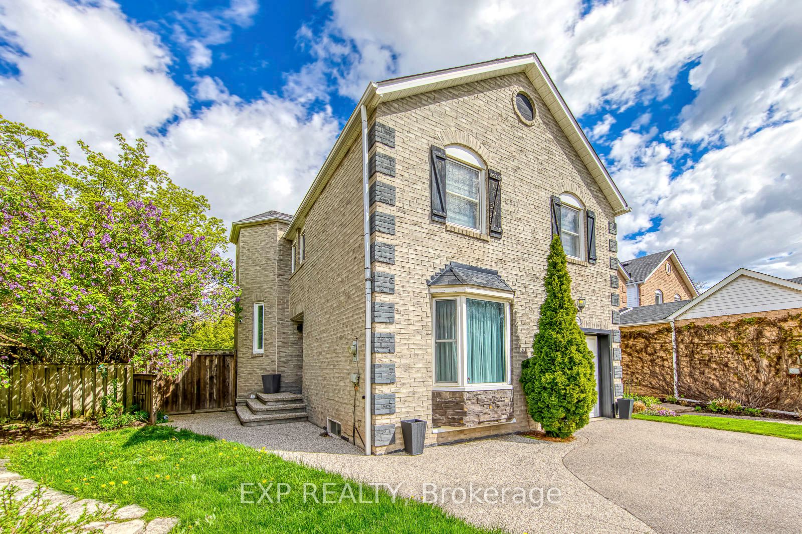 1225 Hedgestone Crescent