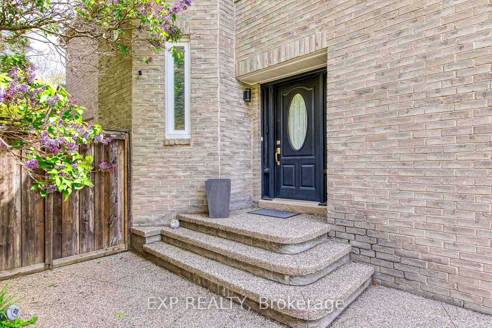 1225 Hedgestone Crescent