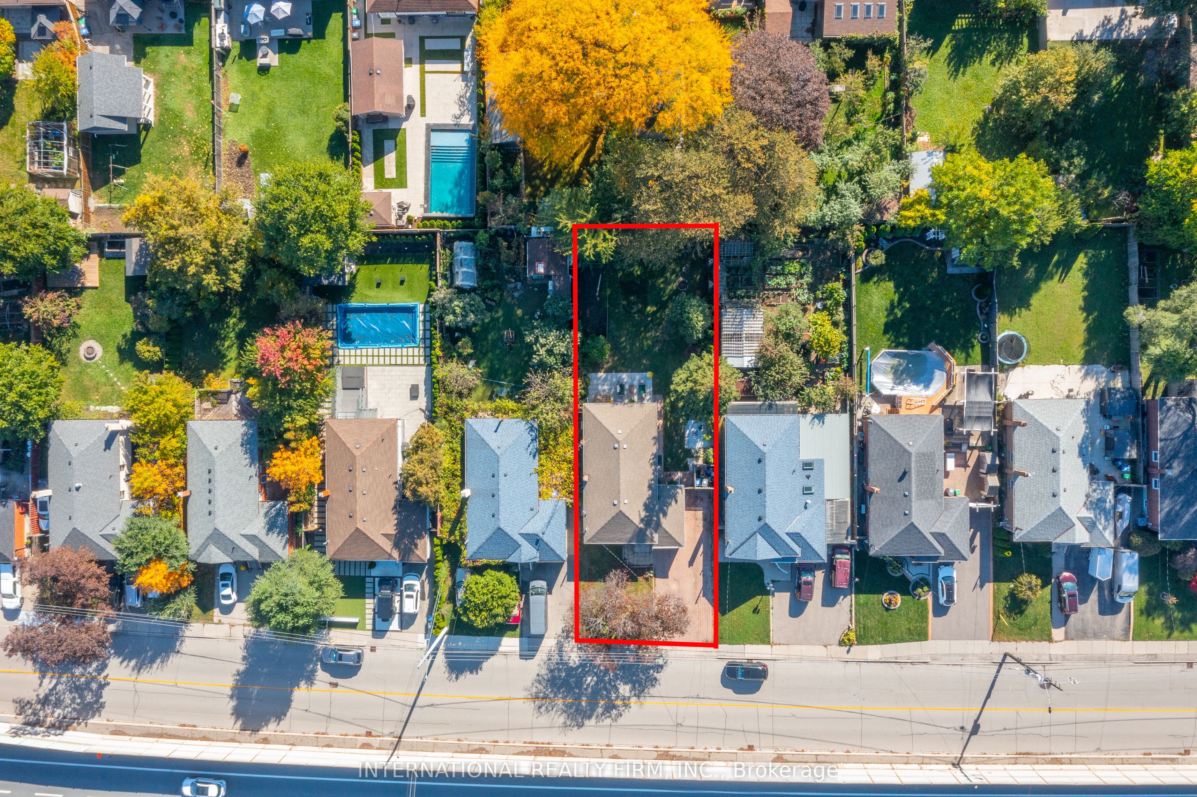 582 South Service Road