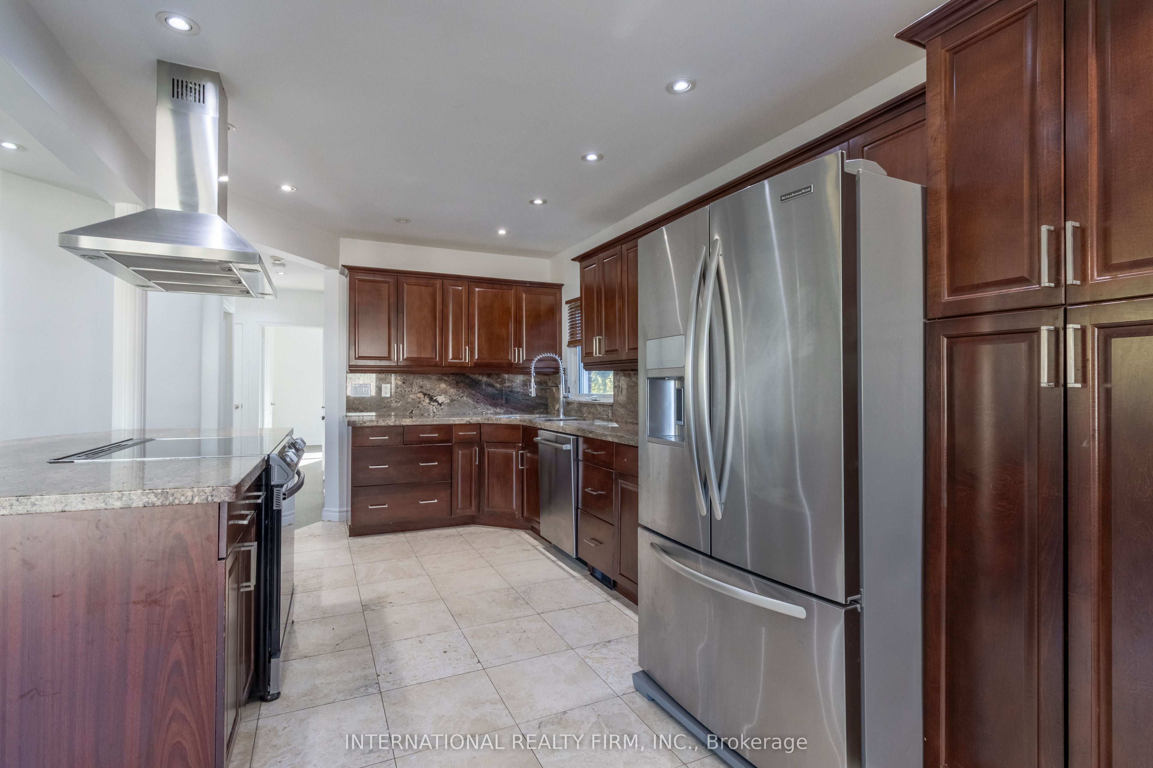 582 South Service Road