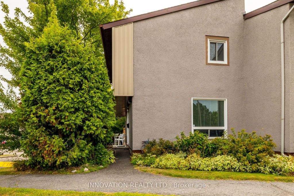 Photo of 274 Woodfield Drive, Tanglewood - Grenfell Glen - Pineglen, ON K2G 3W9 (MLS # X12527742)