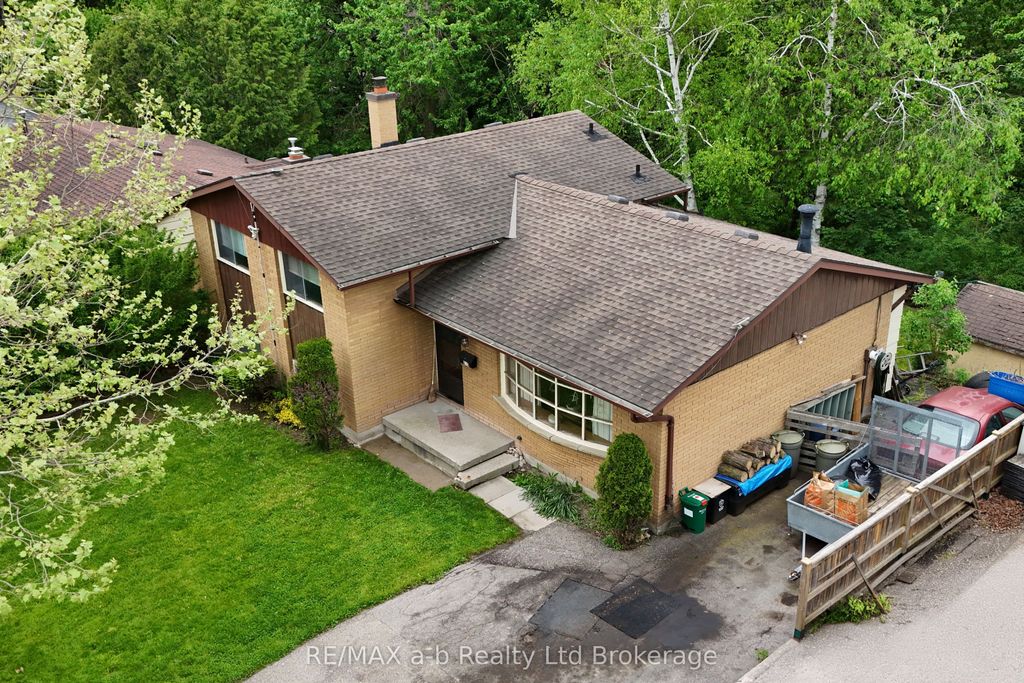 Photo of 213 Belgrave Street, Woodstock, ON N4S 7K1 (MLS # X13206606)