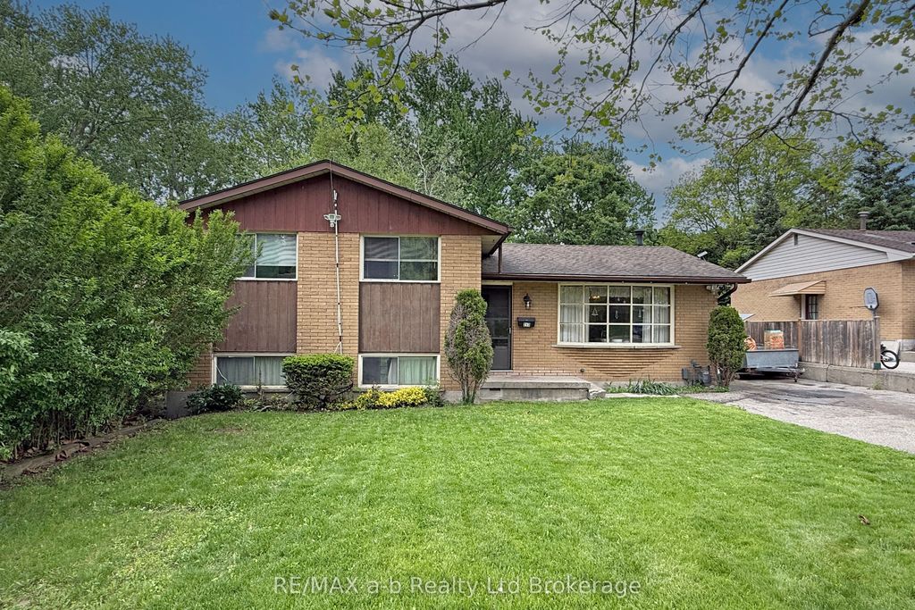 Photo of 213 Belgrave Street, Woodstock, ON N4S 7K1 (MLS # X13206606)