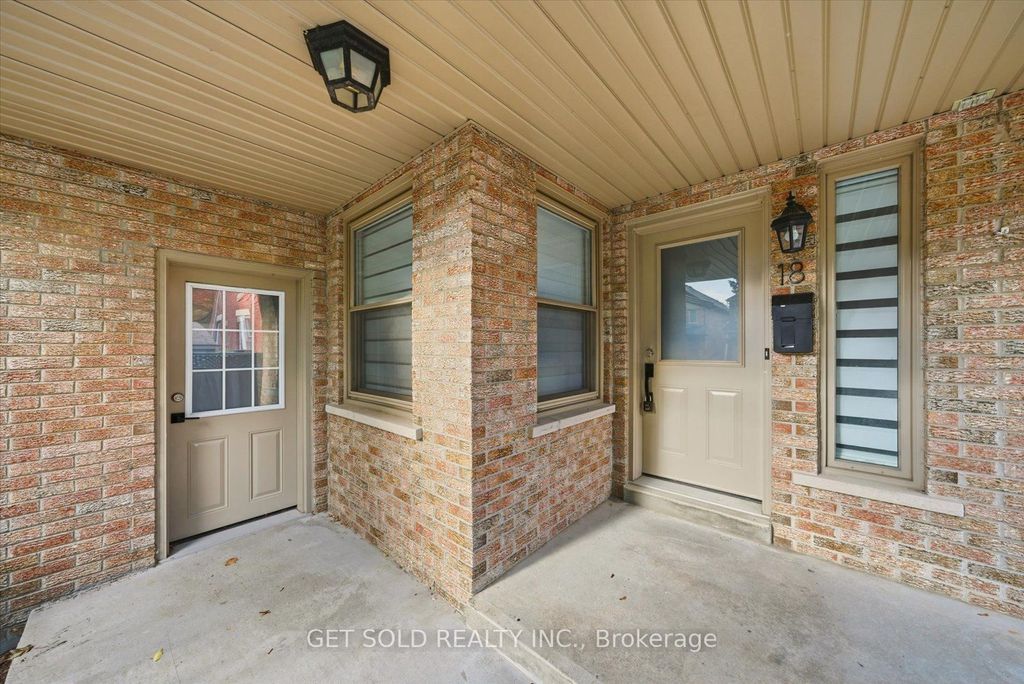 Photo of 18 Mill Street S, Brampton, ON L6Y 1S5 (MLS # W12829100)