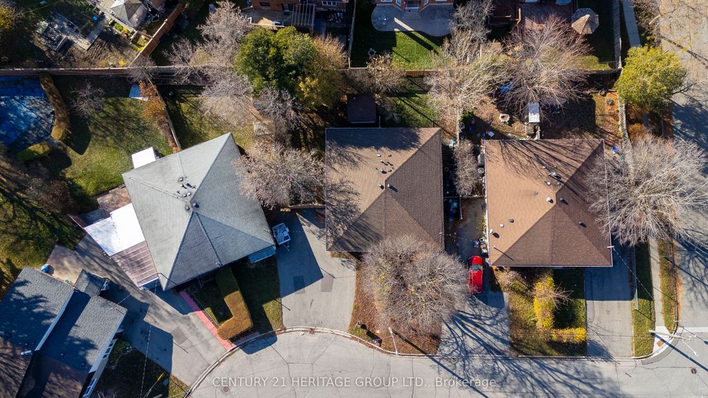 Photo of 144 Cherrywood Drive, Newmarket, ON L3Y 2X7 (MLS # N12653510)