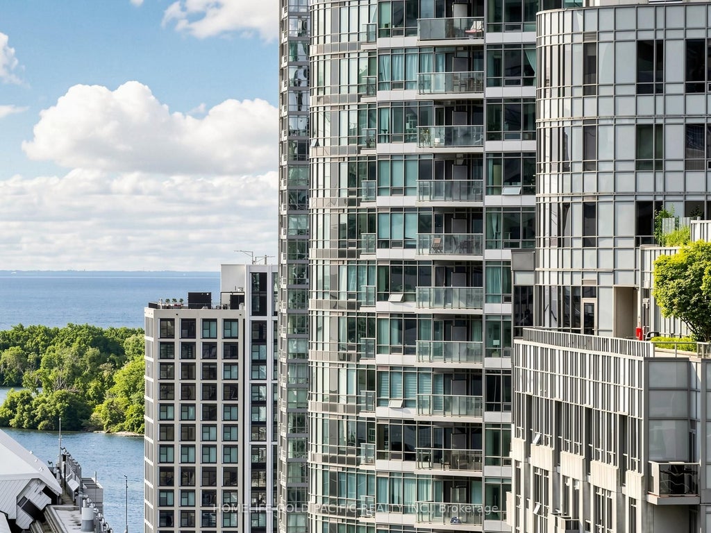 Photo of 115 Blue Jays Way #2207, Toronto, ON M5V 0N4 (MLS # C13453164)