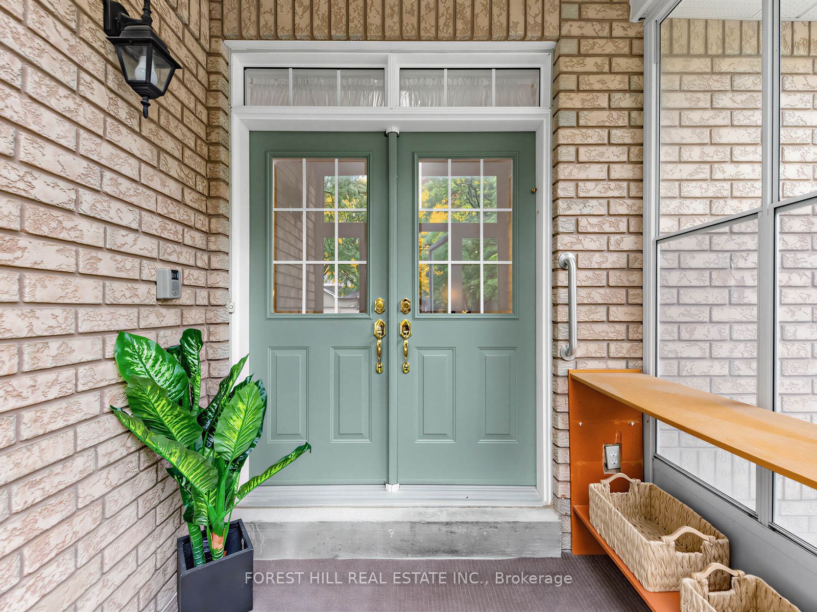 104 Sanibel Crescent