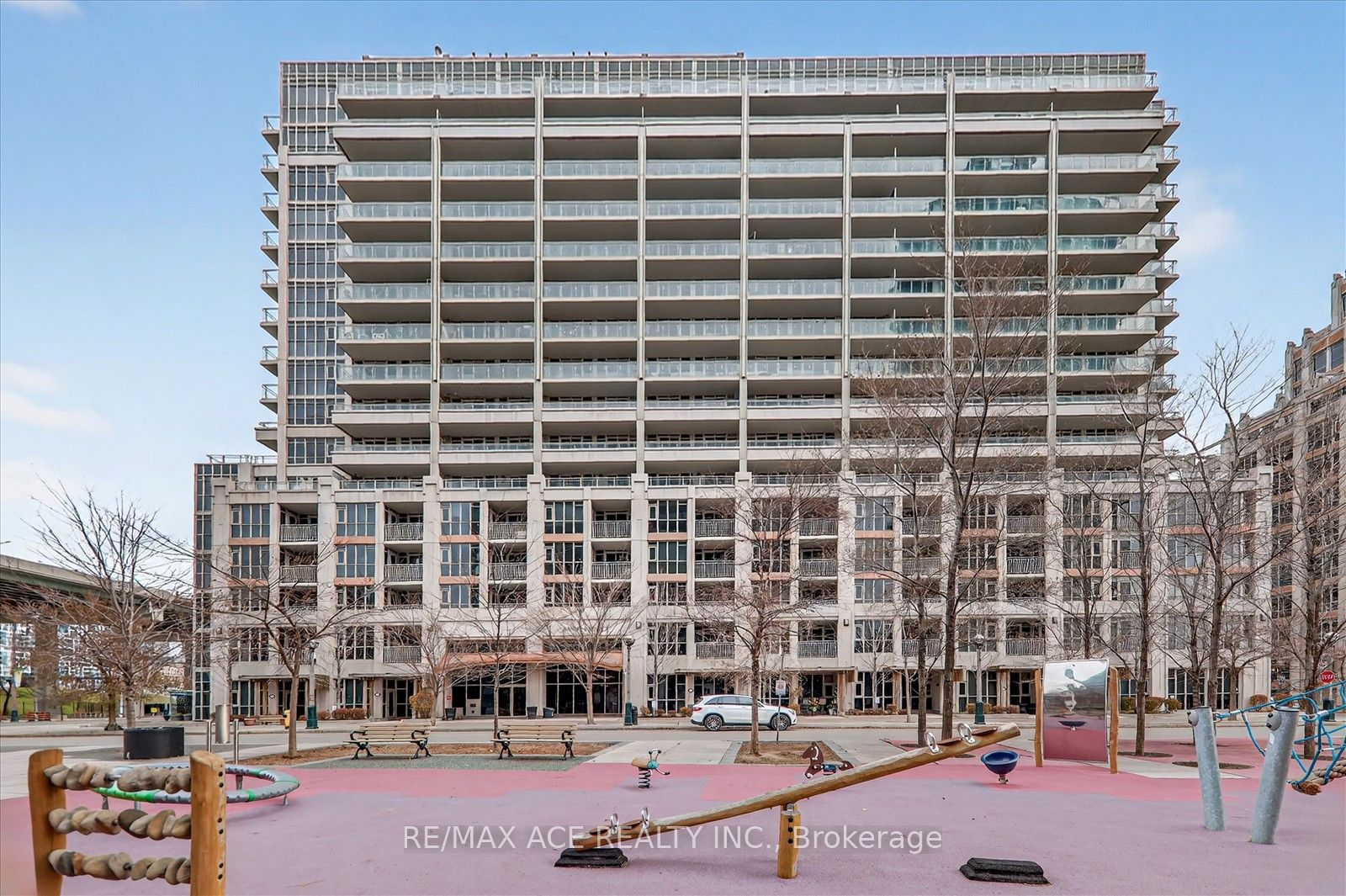 35 Bastion Street 706