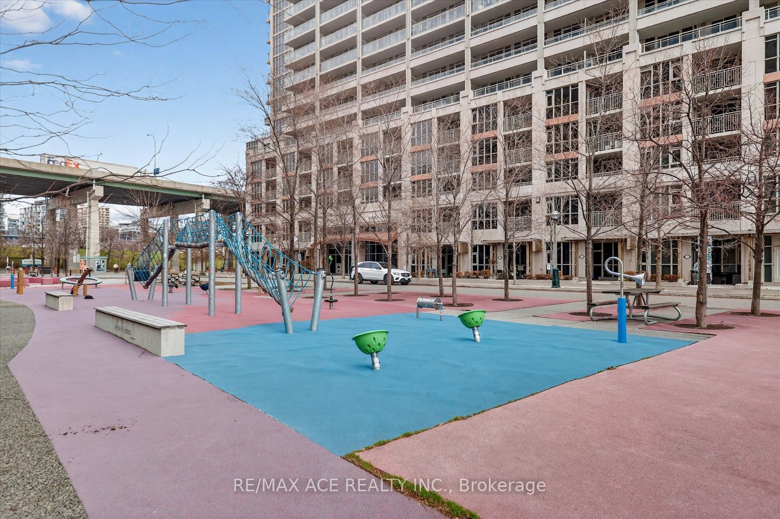 35 Bastion Street 706