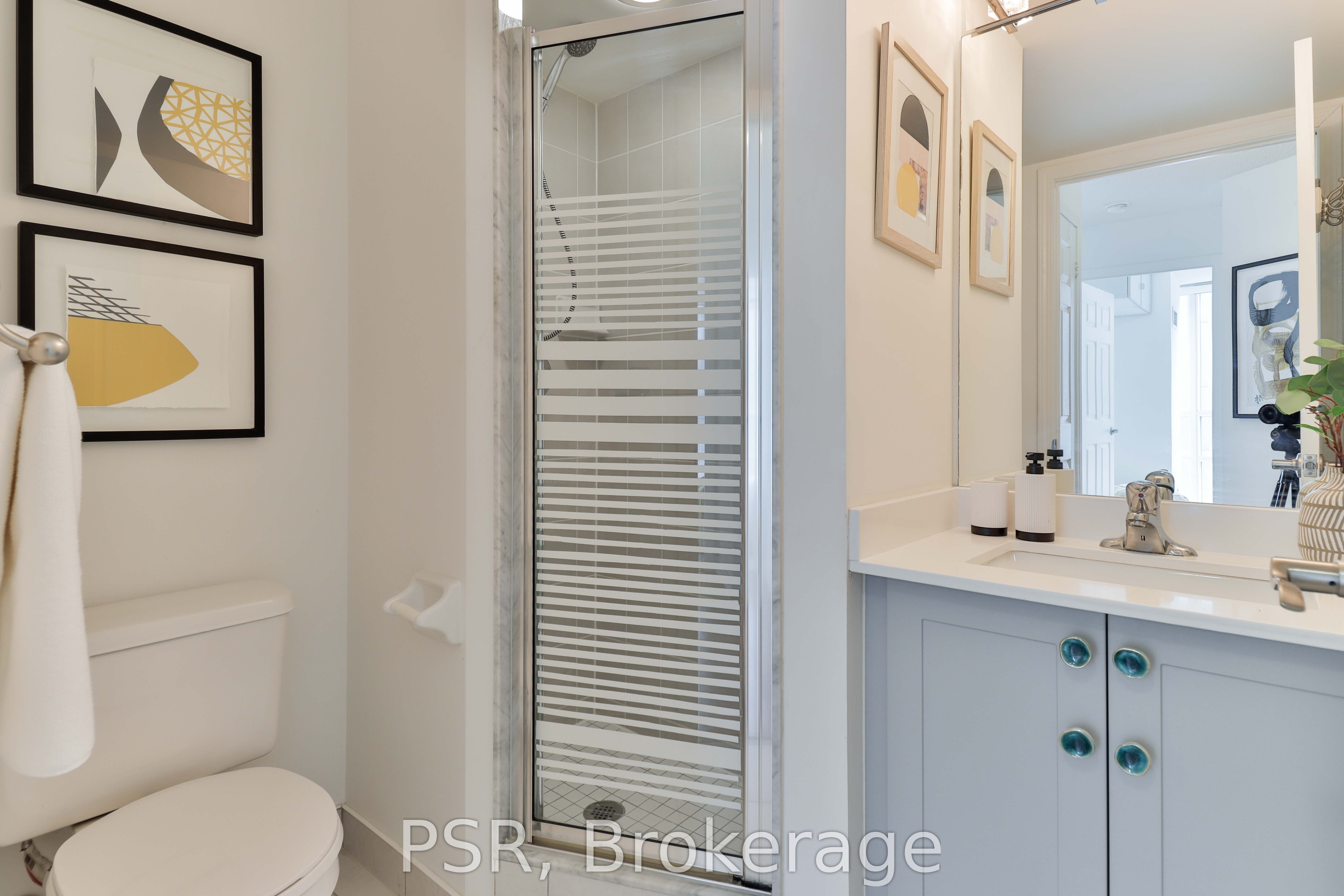 30 Grand Trunk Crescent 1602