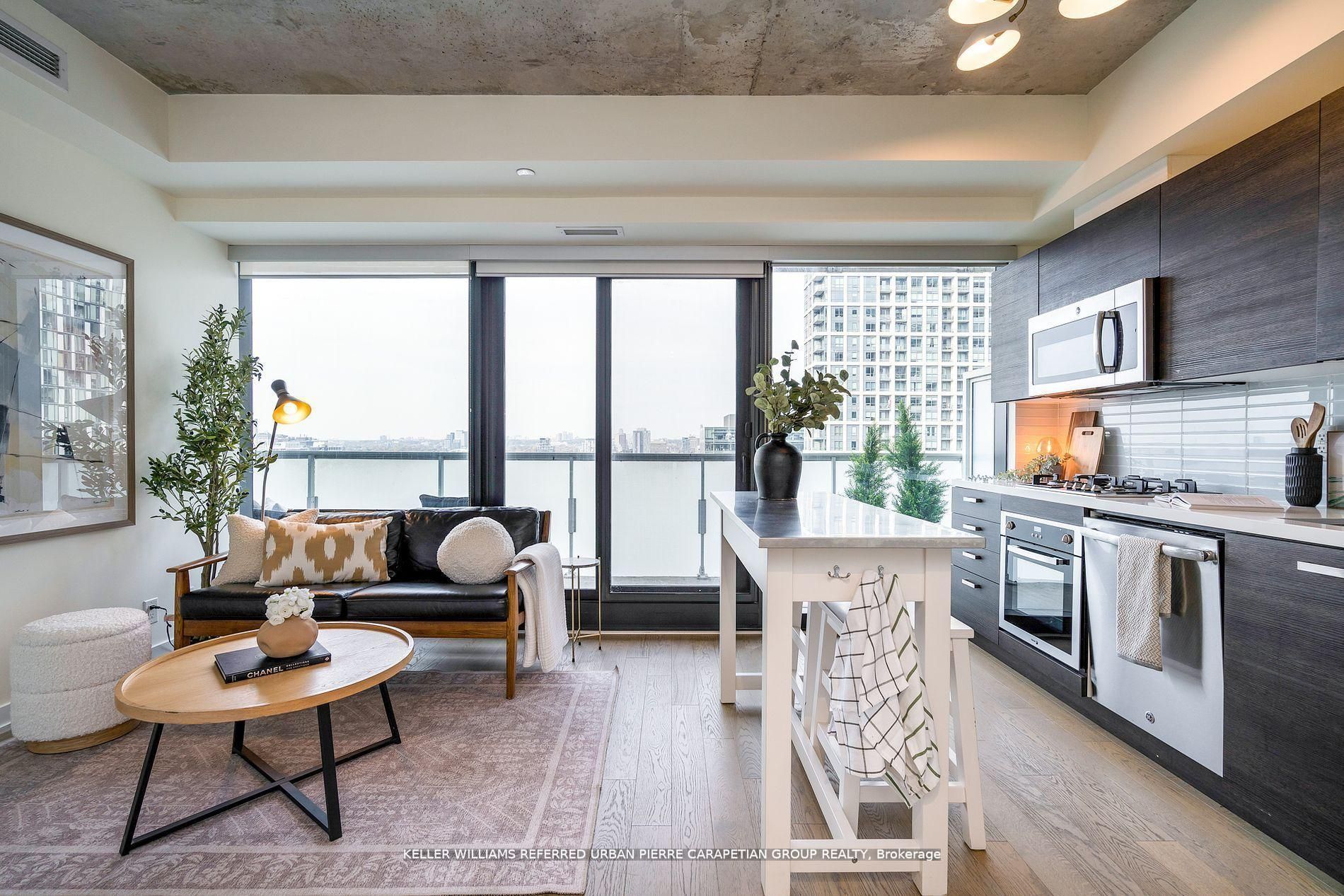 11 Charlotte Street 2004