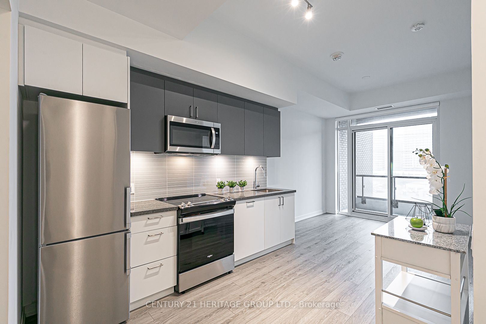 8868 Yonge Street 712E