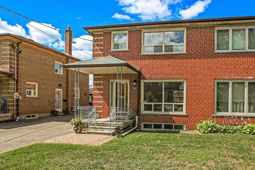 Photo of 22 Woodenhill Court, Toronto, ON M6M 1K9 (MLS # W12648204)