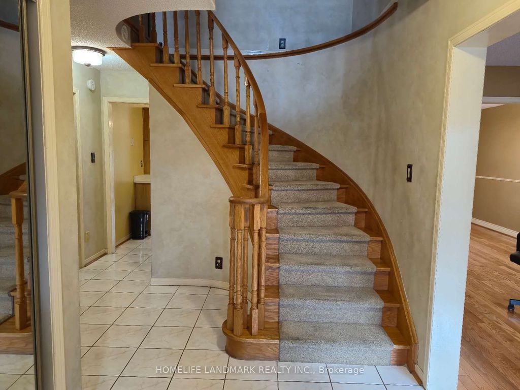 Photo of 4201 Wakefield Crescent, Mississauga, ON L5C 4M2 (MLS # W12583810)