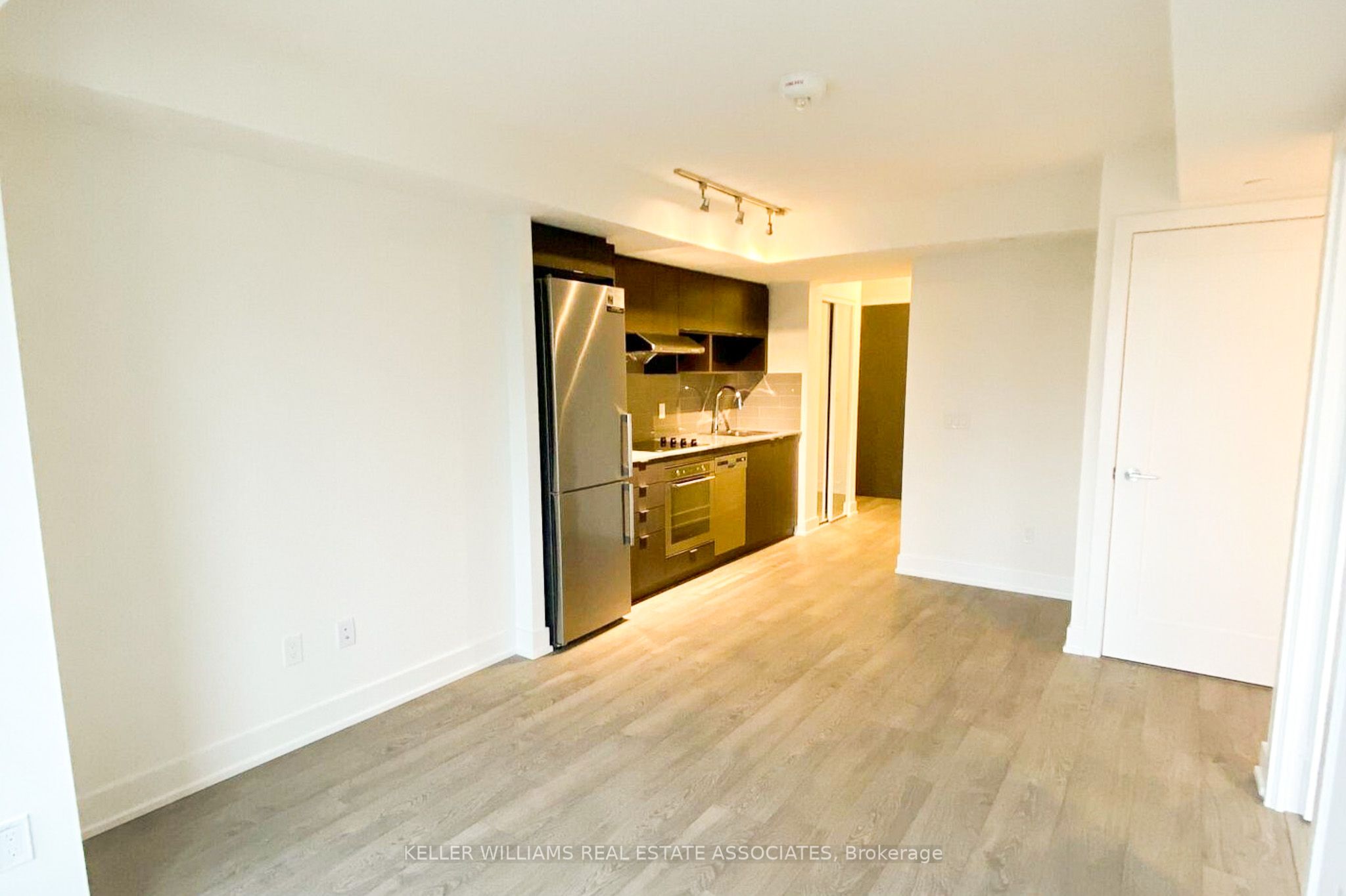 7 MABELLE Avenue 705
