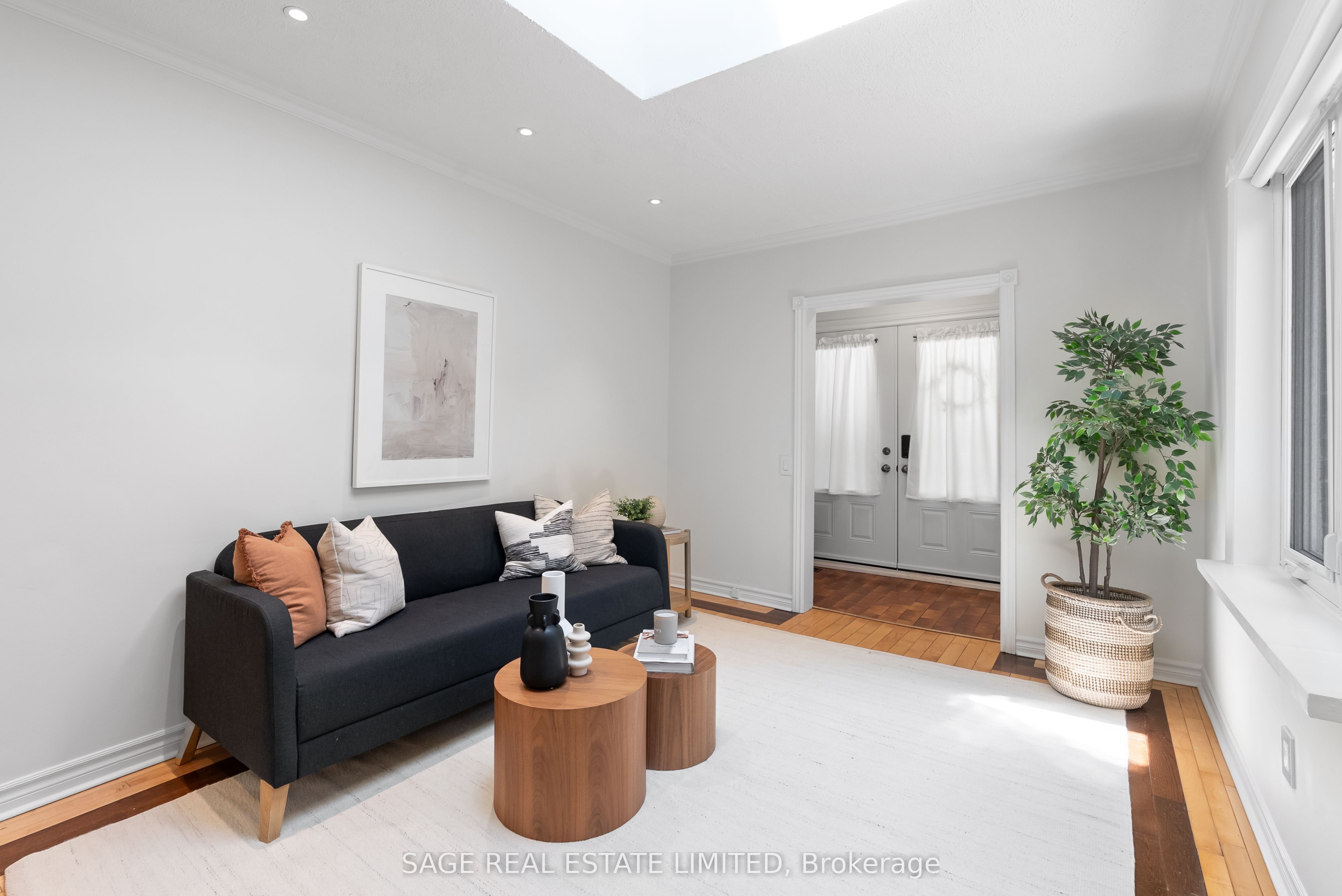 4047 Old Dundas Street