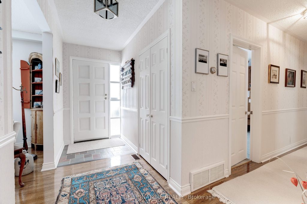 Photo of 332 Coral Terrace, Oakville, ON L6J 4C4 (MLS # W12694730)