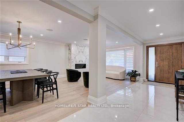 7 KINGSBOROUGH Crescent