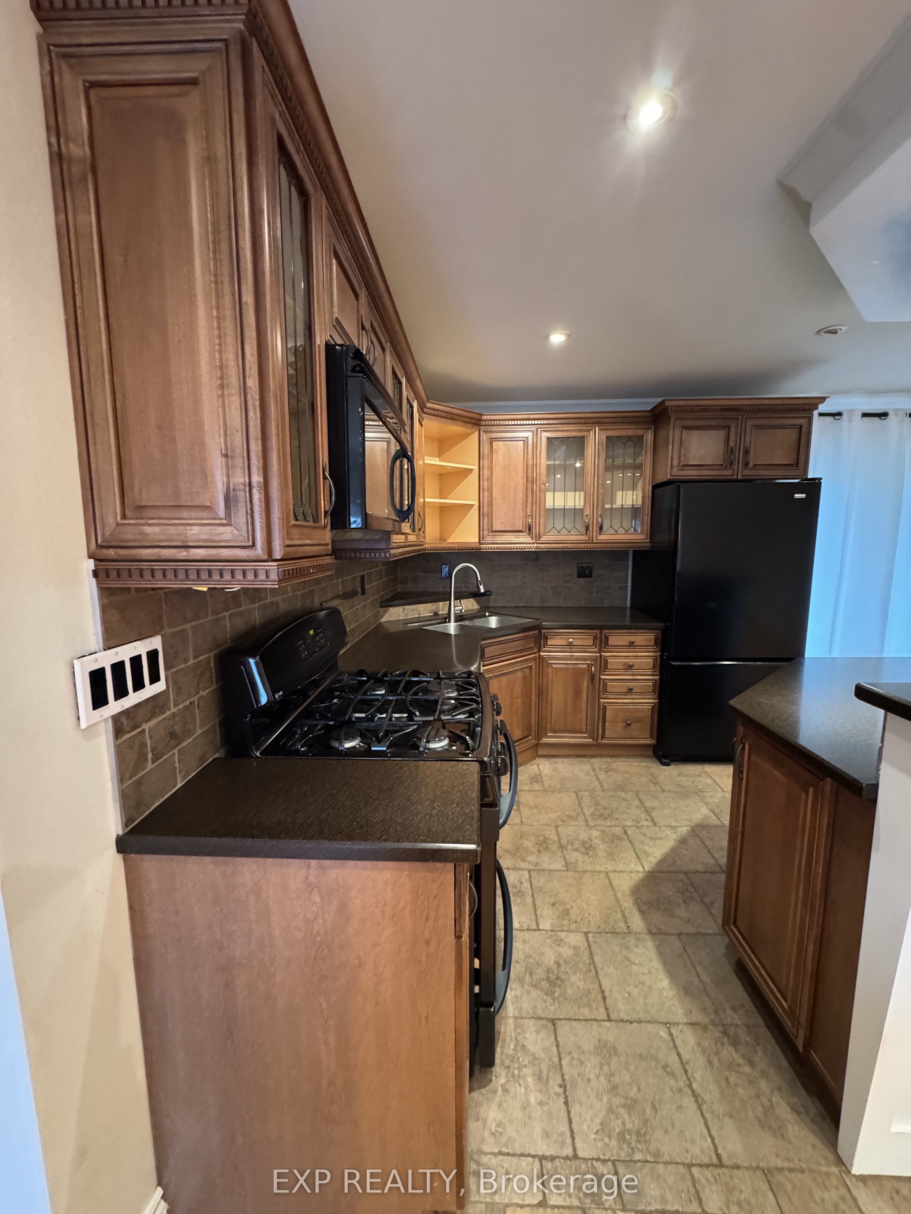 1175 Pinegrove Road