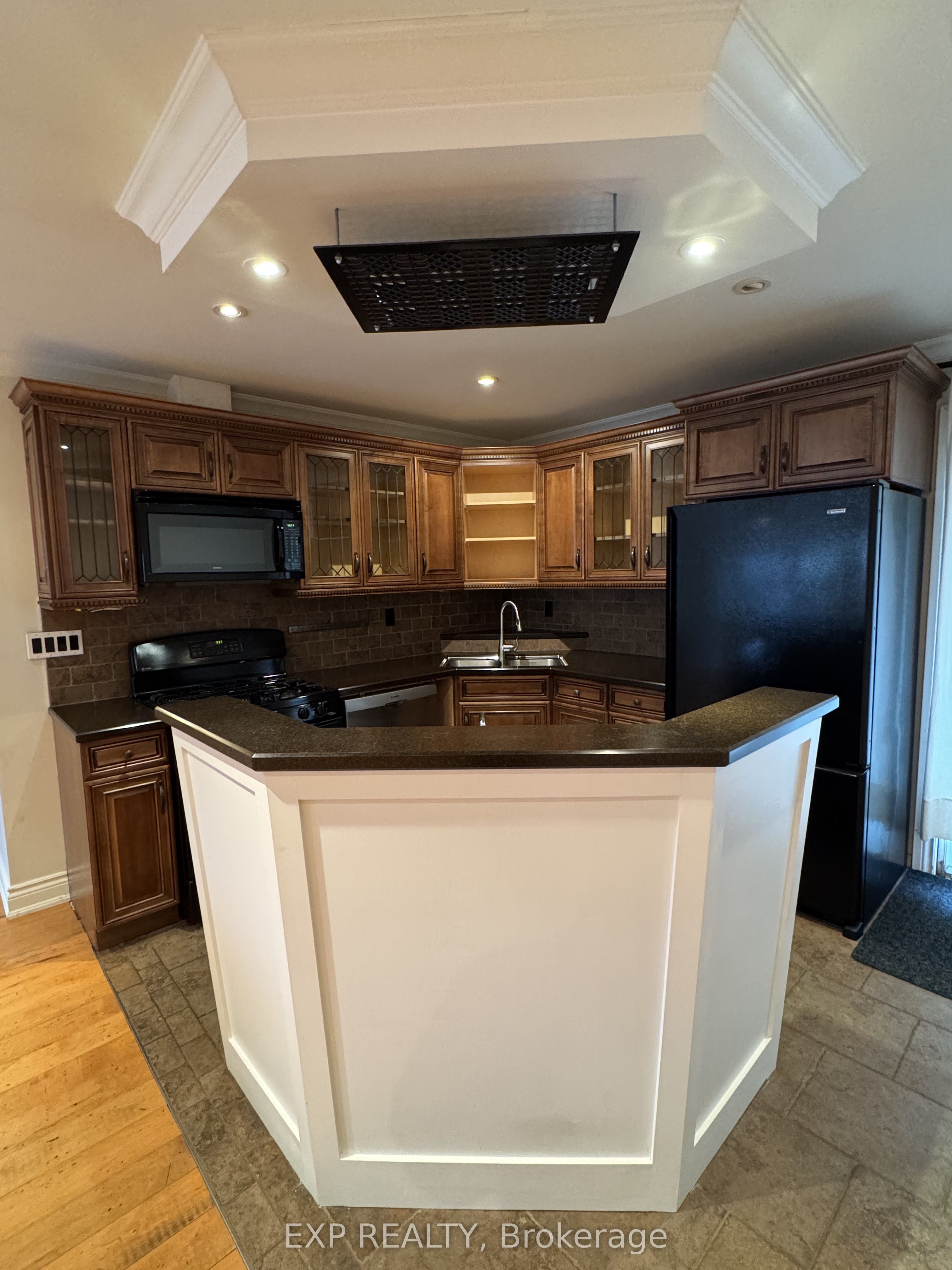 1175 Pinegrove Road