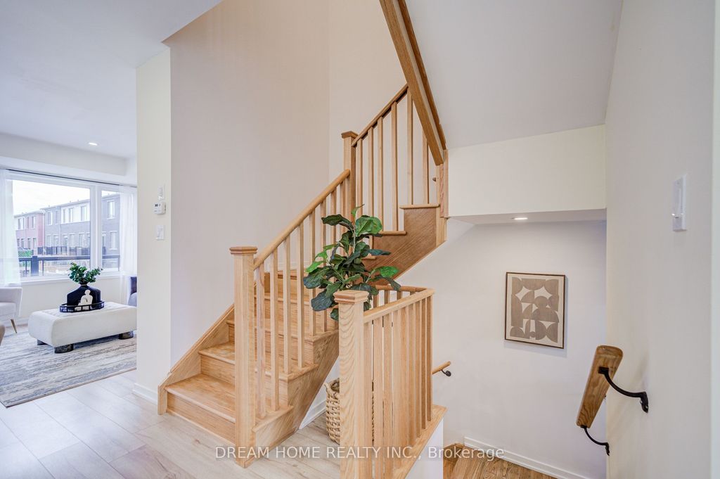 Photo of 99 Crimson Forest Drive, Vaughan, ON L6A 5C6 (MLS # N12731154)