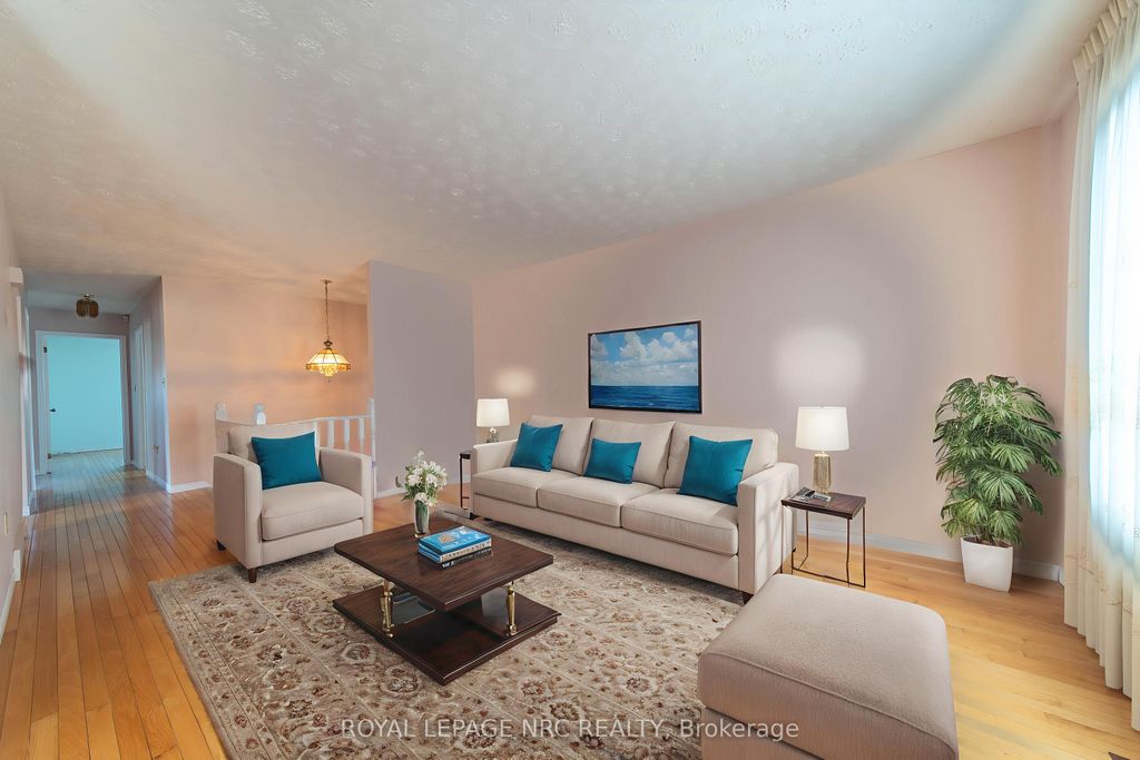 Photo of 6399 Riall Street, Niagara Falls, ON L2J 1Z4 (MLS # X12652676)